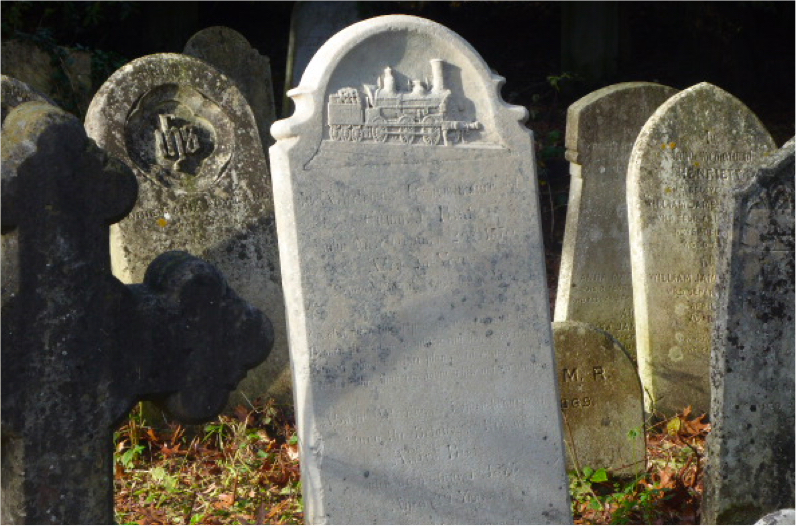 A grave in Southampton cemetery to remember fireman Edward Bist.